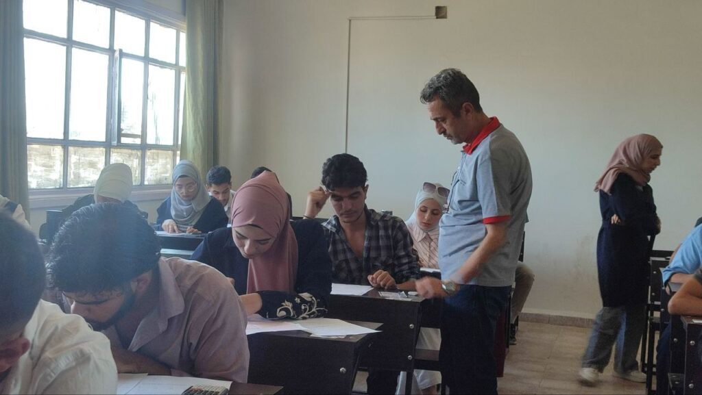 ٦١٦ طالبا وطالبة يتقدمون لامتحانات اليوم الأول للسنة التحضيرية للكليات الطبية في جامعة حماة