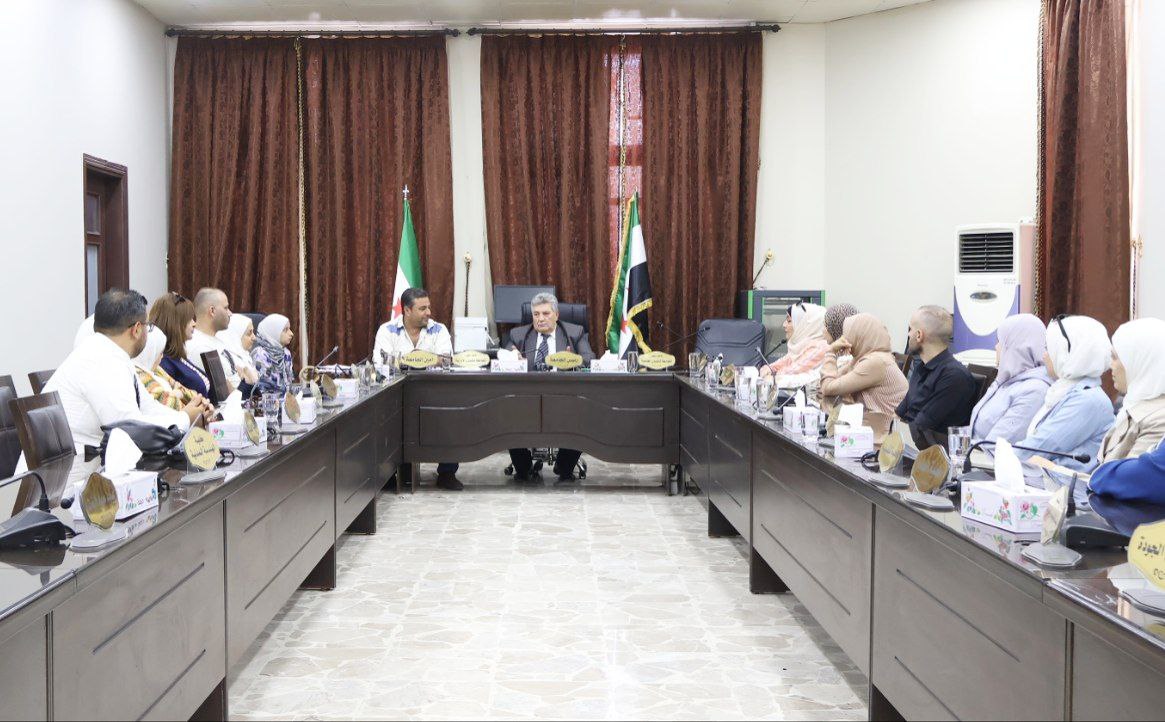 رئيس جامعة حماة يعقد اجتماعاً تحضيرياً للعام الجامعي 2025/2026