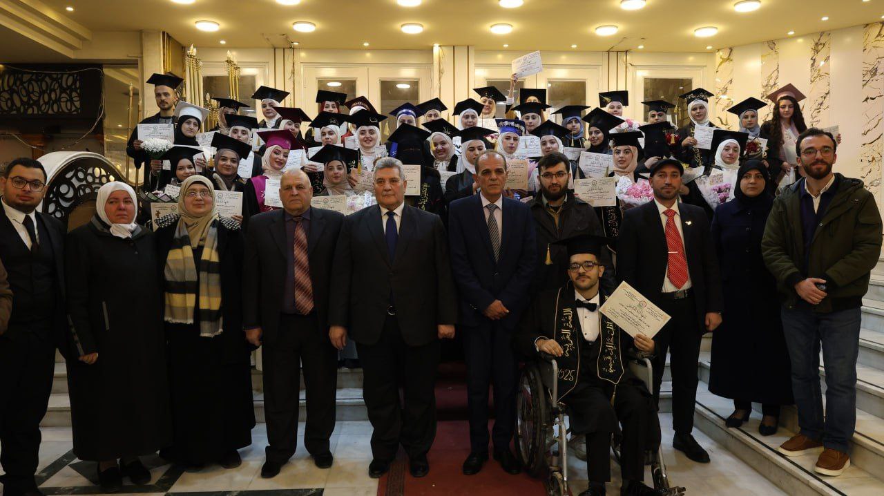 جامعة حماة تحتفي بتخريج دفعة جديدة من طلبة كلية الآداب والعلوم الإنسانية